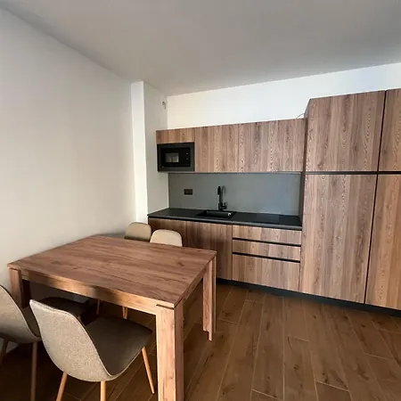 Yugogo Petrarca 1 - Bilocale Con Balcone, Centro Apartment Trento