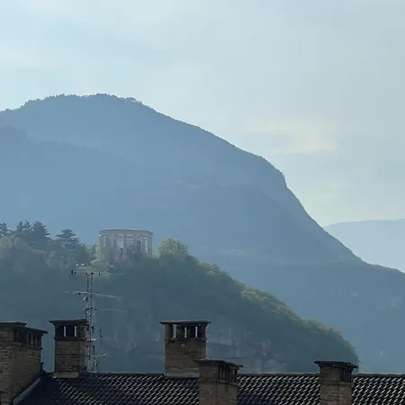Yugogo Petrarca 1 - Bilocale Con Balcone, Centro Apartment Trento