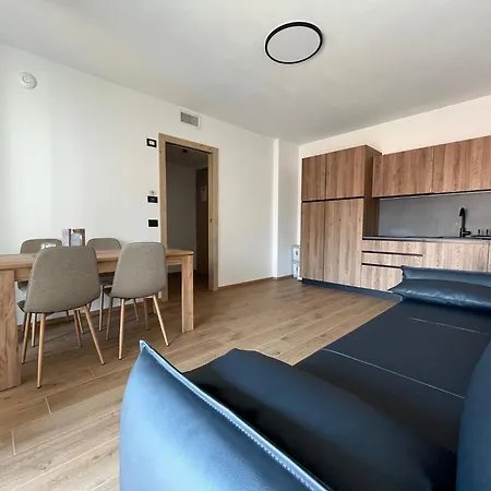 Apartment Yugogo Petrarca 1 - Bilocale Con Balcone, Centro *